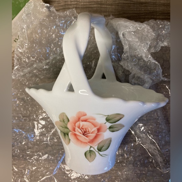 NIB Porcelain Basket Rose Print - Picture 11 of 14